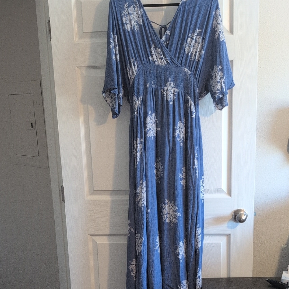 ODDY Blue and White Floral Maxi Dress